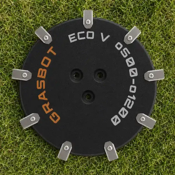 Mähteller mit 9 Klingen für Ecovacs GOAT im Rasen