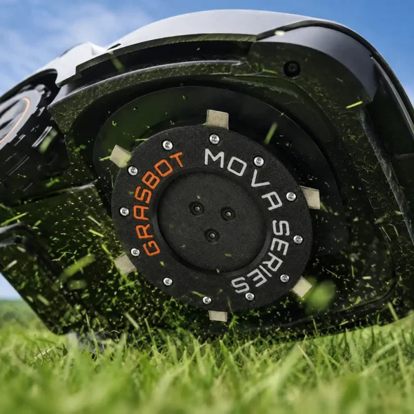 Unterseite eines MOVA Mähroboters mit Mähteller