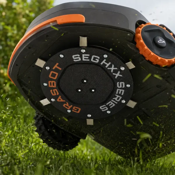 Unterseite eines Navimow H-Modells mit Mähteller